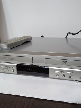 Panasonic PV-D47434s - DVD & VCR Combo Player with Remote -